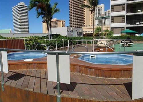 Waikiki Banyan T-1 Wb14