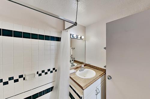 Apartamento Hawaiian Monarch - Canal-view Studio - Pool & Gym Condo