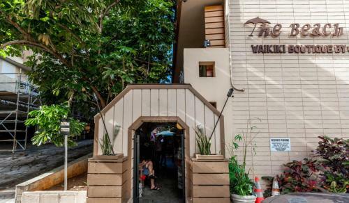 The Beach Waikiki Boutique Hostel