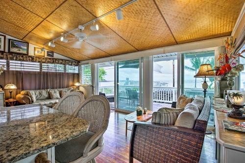 Kailua-kona House With Oceanfront Deck And View