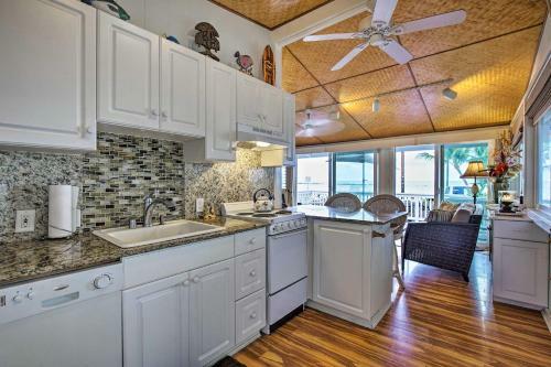 Kailua-kona House With Oceanfront Deck And View