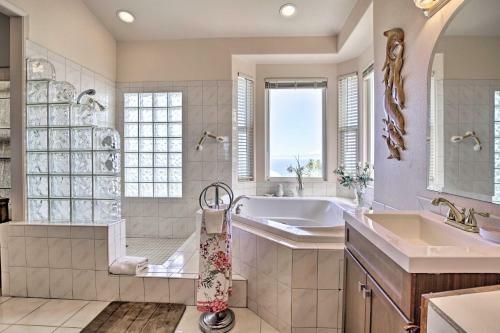 Custom-built Kona Coast Home - Mins To Magic Sands