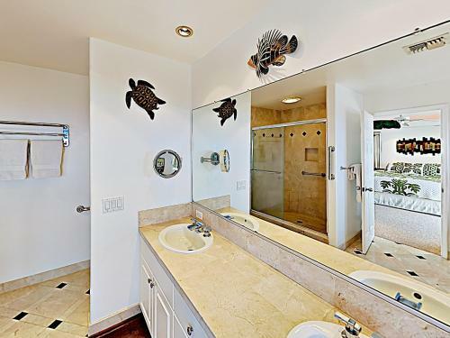 New Listing! ?kona Sunset Hale? W/ Ocean Views Home