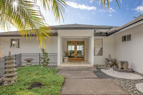 New Listing! ?kona Sunset Hale? W/ Ocean Views Home