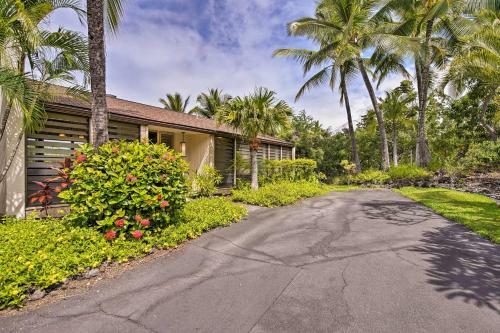 Kailua-kona Condo W/pool Access, 1mi To Beach