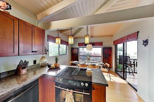 Serene Retreat - Plunge Pool & Sunset Ocean Views Home