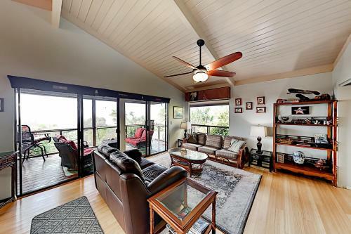 Serene Retreat - Plunge Pool & Sunset Ocean Views Home