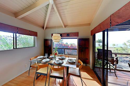Serene Retreat - Plunge Pool & Sunset Ocean Views Home