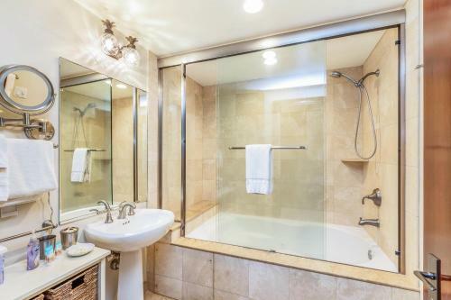 Waipouil Beach Resort Exquisite Oceanfront Villa AC Pool