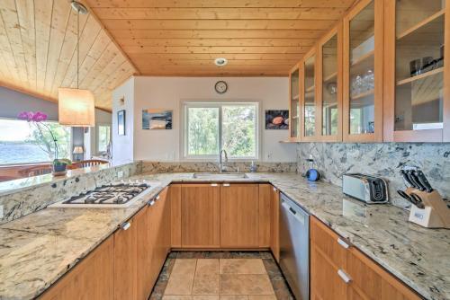 Big Island Oceanfront Home - Great Whale Watching!