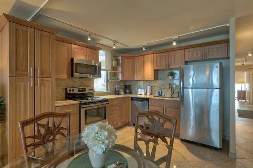 Leinaala Oceanfront #405