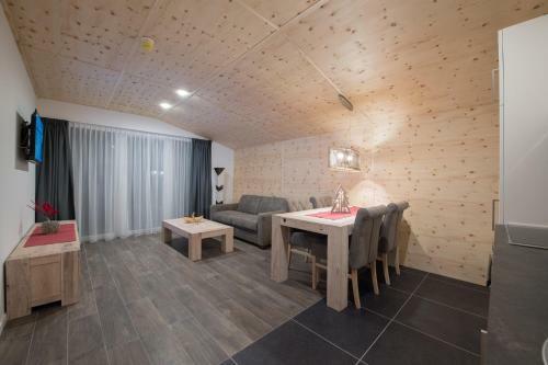 Hostal Alpenlodge Pichler