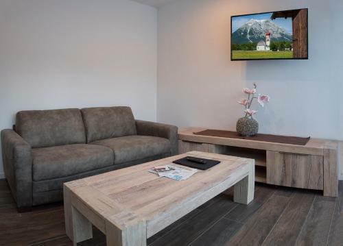 Hostal Alpenlodge Pichler
