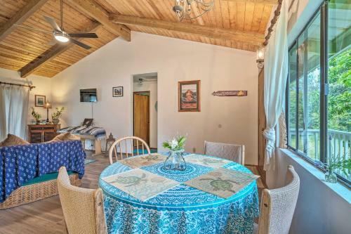 Peaceful Abode With Deck, 13 Mi To Black Sand Beach!