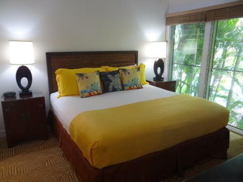 Aina Nalu Infinity Pool & Cabana Full AC