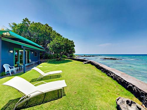 Idyllic 1br Oceanfront Cottage