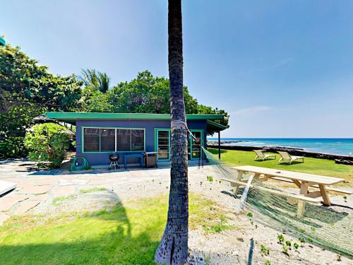 Idyllic 1br Oceanfront Cottage