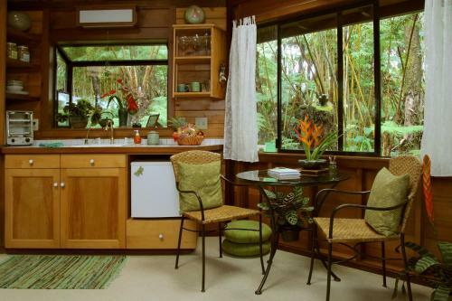 Bed & Breakfast Volcano Rainforest Retreat