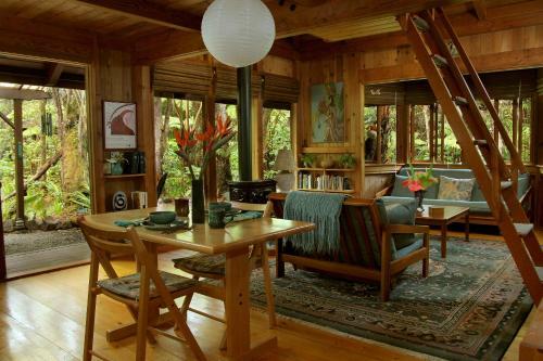 Bed & Breakfast Volcano Rainforest Retreat