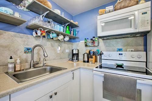 Apartamento Updated Makaha Condo With Pool And Ocean-view Lanai!