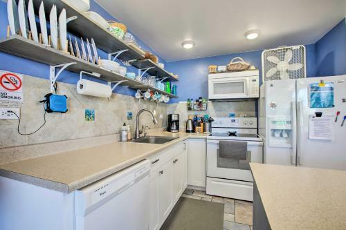 Apartamento Updated Makaha Condo With Pool And Ocean-view Lanai!