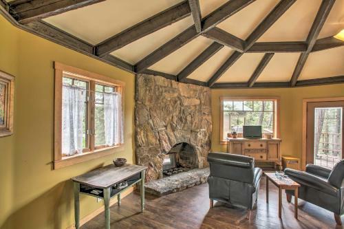 Lakefront Bungalow With Stoneridge Resort Access!