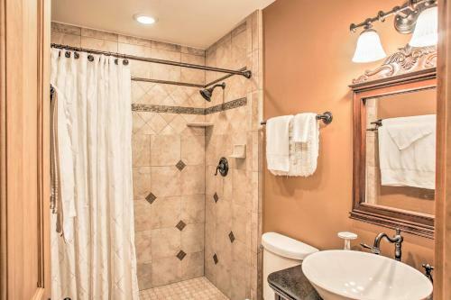 Lakefront Bungalow With Stoneridge Resort Access!