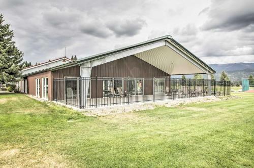 Lakefront Bungalow With Stoneridge Resort Access!