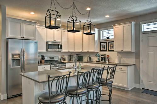 Coeur Dalene Townhome Near Sherman Ave With Parking!
