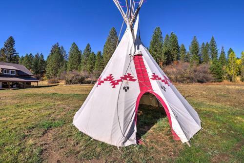 Garden Valley Cabin With Teepee, Deck And Mtn Views!
