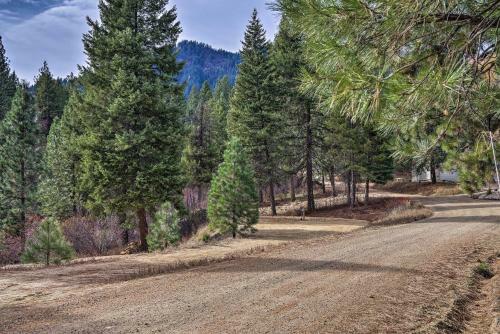 Private Cabin, 5-min Drive To Hot Springs And Golf!