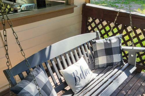 Private Cabin, 5-min Drive To Hot Springs And Golf!