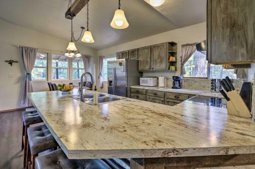 Private Cabin, 5-min Drive To Hot Springs And Golf!