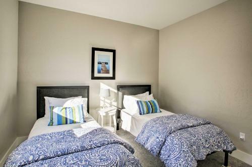 Custom Modern Retreat About 1 Mile To Downtown And Lake!