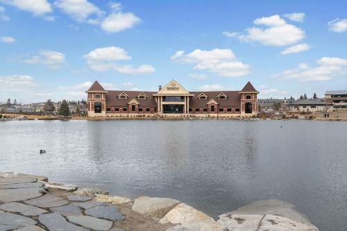 Fabulous Riverstone Retreat