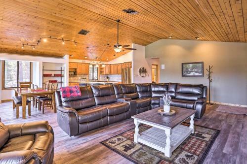 Upscale Cabin With Mountain Views And Large Game Room!