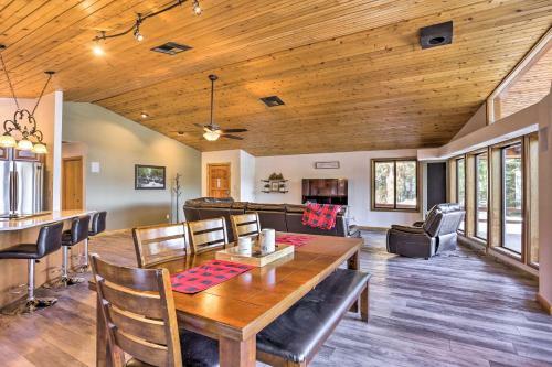 Upscale Cabin With Mountain Views And Large Game Room!