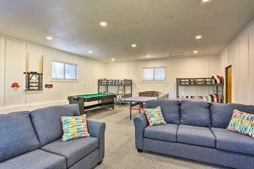 Upscale Cabin With Mountain Views And Large Game Room!