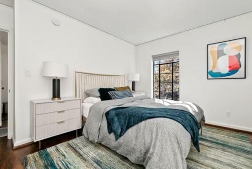 Luxury Contemporary Apartment With Peloton Bike