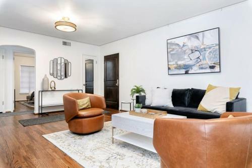 Luxury Contemporary Apartment With Peloton Bike