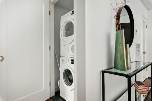 Luxury Contemporary Apartment With Peloton Bike