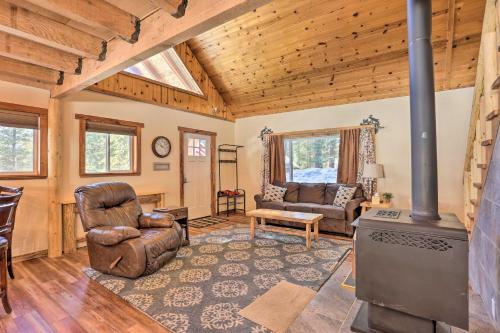 Peaceful Garden Valley Cabin With Private Deck!