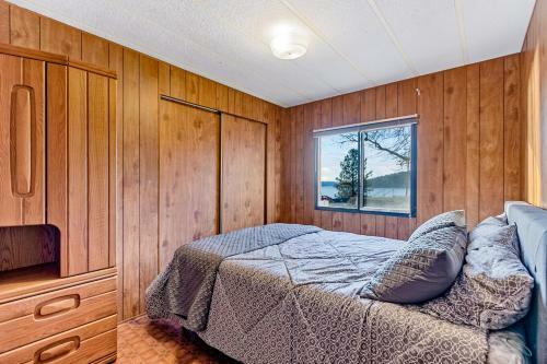 Downtown Harrison Lakefront Getaway