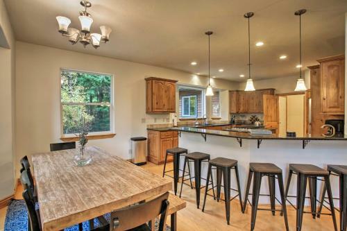 Spacious Hayden Lake House - 3 Minutes To Marina!
