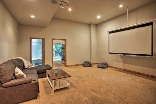 Spacious Hayden Lake House - 3 Minutes To Marina!