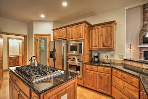 Spacious Hayden Lake House - 3 Minutes To Marina!