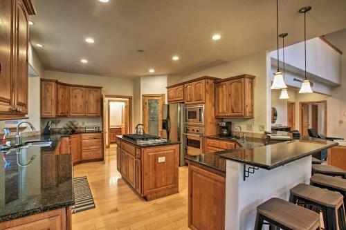 Spacious Hayden Lake House - 3 Minutes To Marina!