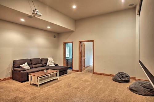 Spacious Hayden Lake House - 3 Minutes To Marina!