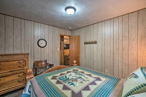 2 Cozy Cabins With Snowmobile Parking Near The Lake!