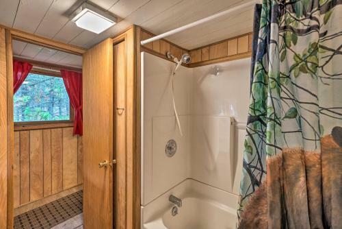 2 Cozy Cabins With Snowmobile Parking Near The Lake!